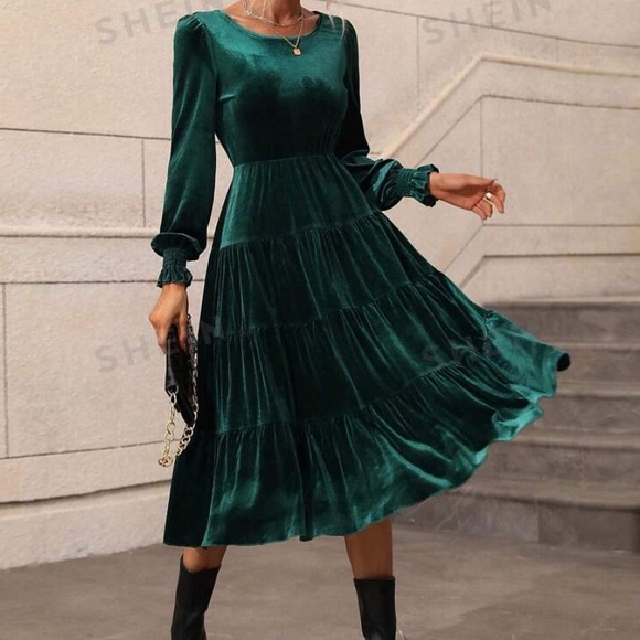 Elegant Velvet Green Dress - Picture 2 of 3